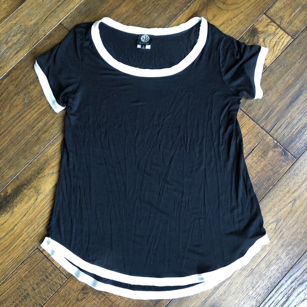 Bobeau Black & White Silky soft shirt sleeve top